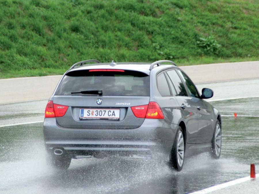  BMW 320d xDrive Touring 2008 года  (фото 6 из 8)